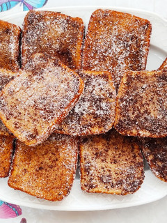 Una foto de Torrijas con mucha canela 👌😋🤤