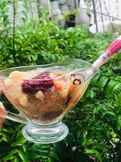 Hình của món Chè dưỡng nhan.