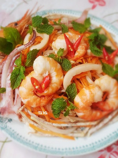 Hình của món Gỏi khoai môn TÔM càng.
