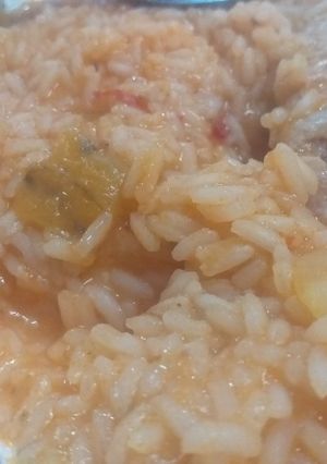 Una foto de Guiso de arroz con alitas a mi estilo😉