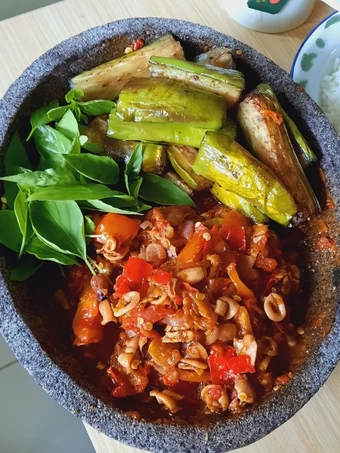 Cara Mudah Membuat Resep Sambal Cumi dan lalapan yang Uenak Anti Ribet, Bikin Ngiler