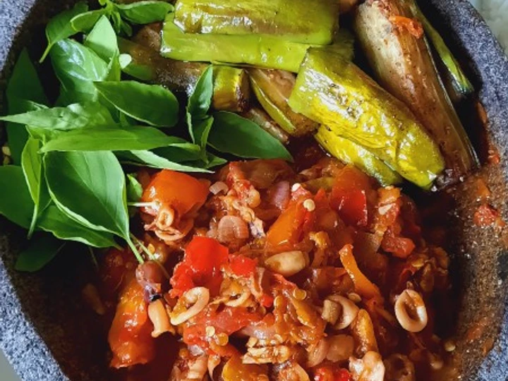 Cara Mudah Membuat Resep Sambal Cumi dan lalapan yang Uenak Anti Ribet, Bikin Ngiler