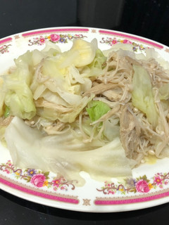 高麗菜炒金針菇 的食譜成品照片