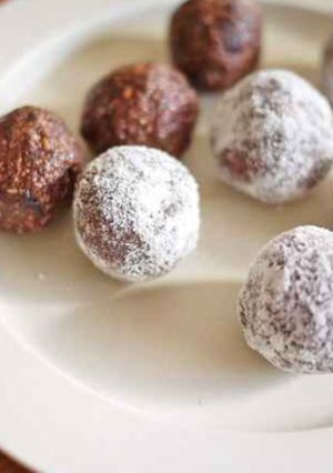 A picture of Energy Balls.