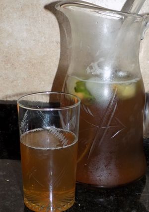 Una foto de Té frío de durazno con cubitos saborizados