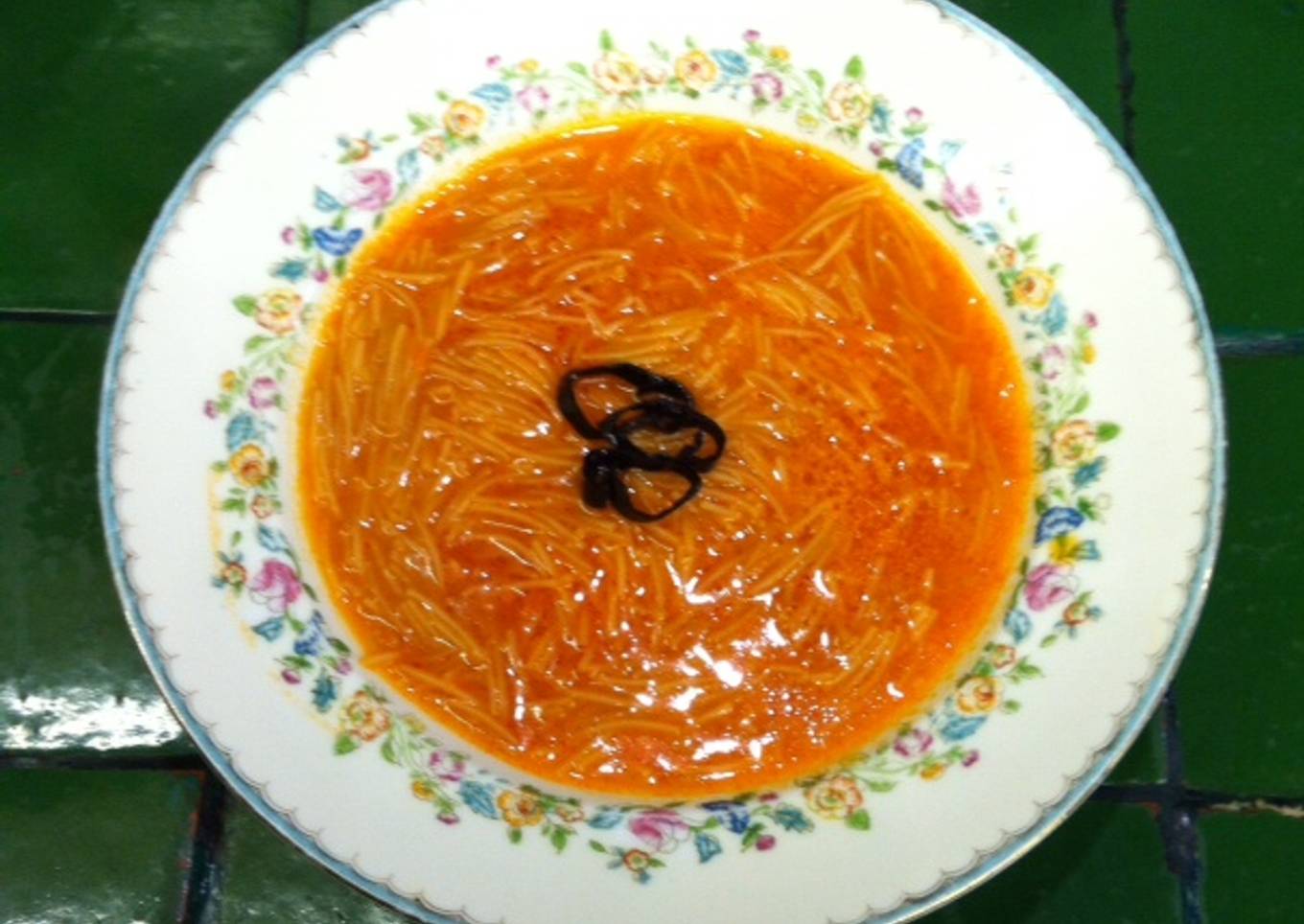 Sopa de fideos con chile guajillo