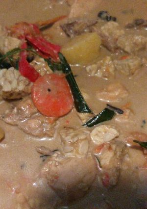 A picture of Soya chicken kurma.