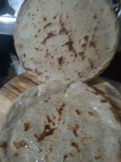 બાજરી ના રોટલા (Bajri Rotla Recipe In Gujarati) રેસીપી મુખ્ય ફોટો