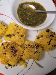 खमण ढोकला(Khaman dhokla recipe in hindi) रेसिपी मुख्य फोटो