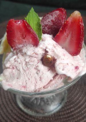 Una foto de Helado de frutilla