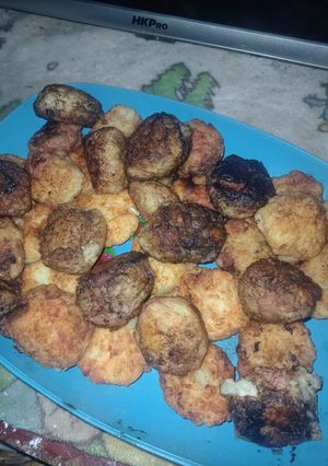 Una foto de TORTITAS DE PAPA CON QUESO YJAMON 😍😍