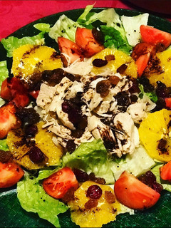 Una foto de Ensalada navideña de pollo escabechado