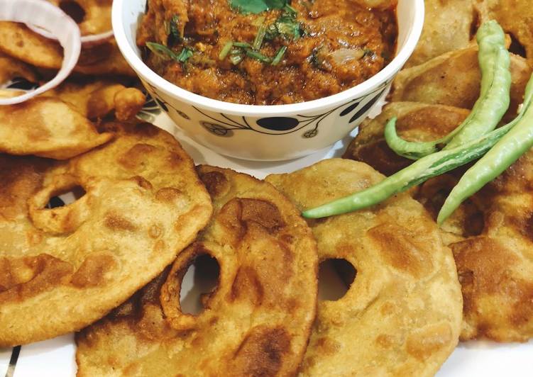 How to Prepare Yummy Malvan Special Kombdi Vade