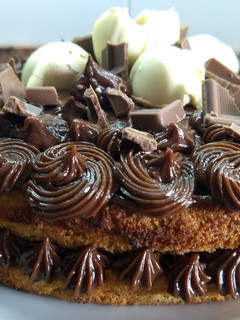 Una foto de Torta sencilla, rica y económica para cumple