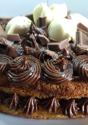 Una foto de Torta sencilla, rica y económica para cumple