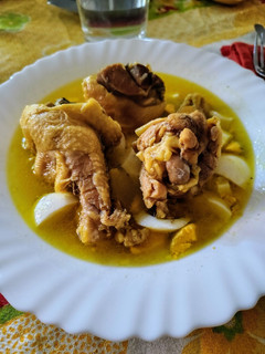 Una foto de Pollo de corral en pepitoria "Receta de la abuela"🐓🐓