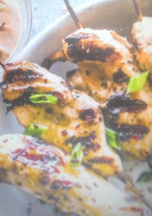 A picture of Chicken satay sticks with Peanut saus#Ramadan special ".