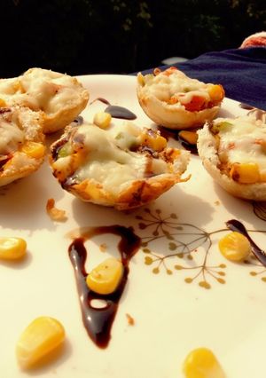 A picture of Pizza cups.