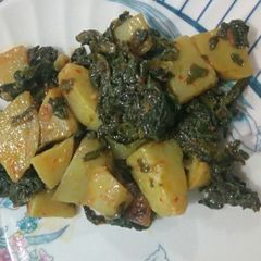 A picture of Palak aloo.