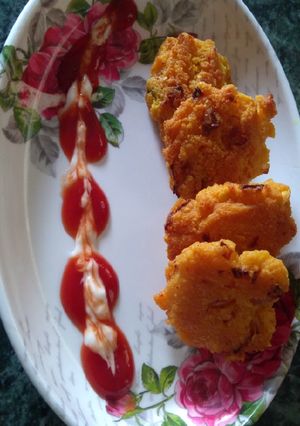 A picture of Chana dal pakoda.