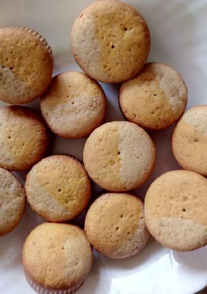 A picture of Vanilla passion cupcakes.