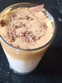 દલગોના કોફી (Dalgona Coffee Recipe In Gujarati) રેસીપી મુખ્ય ફોટો