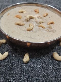 ખોયા કાજુ (Khoya Kaju Recipe In Gujarati) રેસીપી મુખ્ય ફોટો