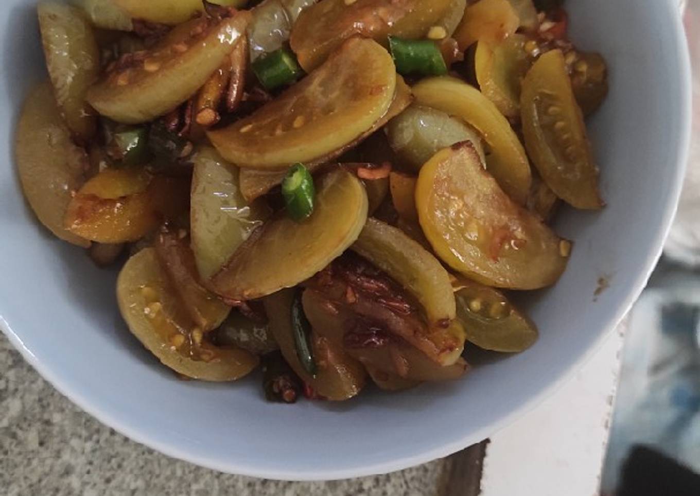 Tumis tomat hijau, teri nasi