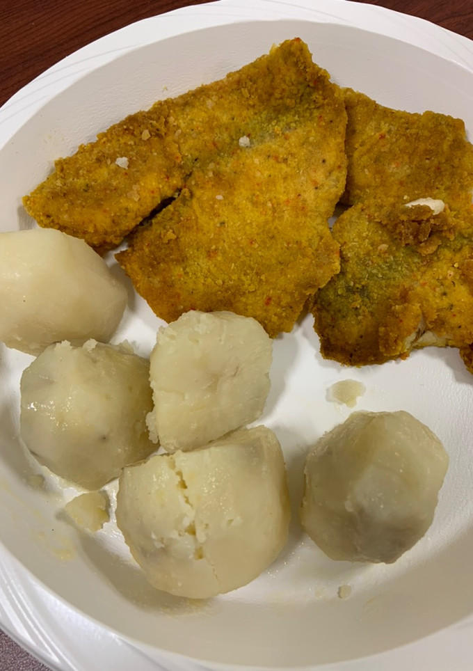 Una foto de Papas hervidas y filete d tilapia