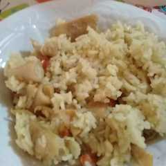 Una foto de Calamares con arroz amarillo