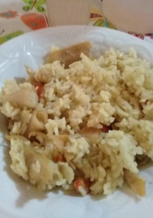 Una foto de Calamares con arroz amarillo
