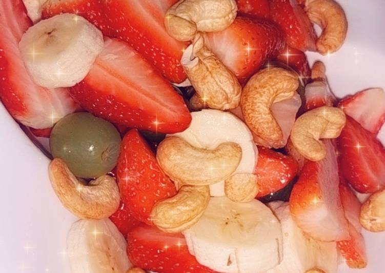سلطه فواكه ومكسرات 🥰🍓🍇🍌 تحليه سريعه