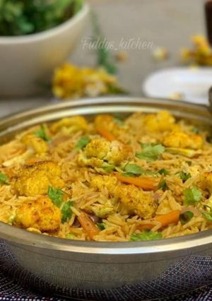 A picture of Chinese fried rice and roasted spicy cauliflower with turmeric🍷.
