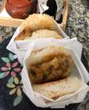 Hamburguesa de arroz de mariscos  fritos Japonés QUAISEN KAQUIAGUE RAISU BARGAR🇺🇾🇯🇵海鮮かき揚げライスバーガー🍔