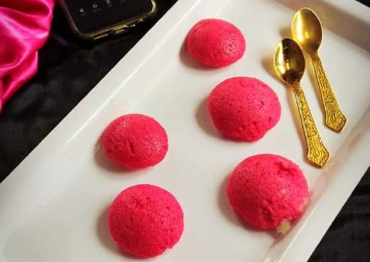 Pink idli