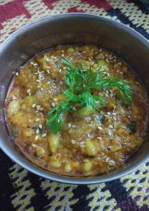A picture of Peanut curry.
