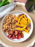 Macarrones de zanahoria con garbanzos y albóndigas de ternera