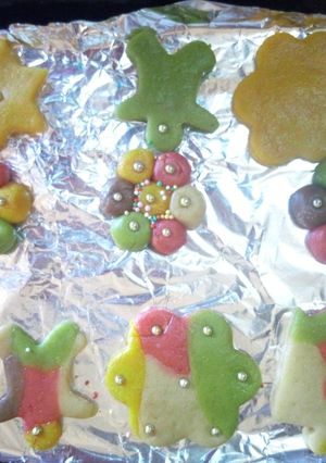 A picture of Multi colour cookies.