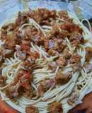 Fideos spaghetti con salsa de chorizo (que quedo cocido)