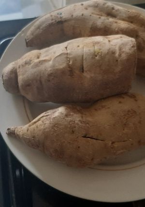 A picture of White sweet potatoes.