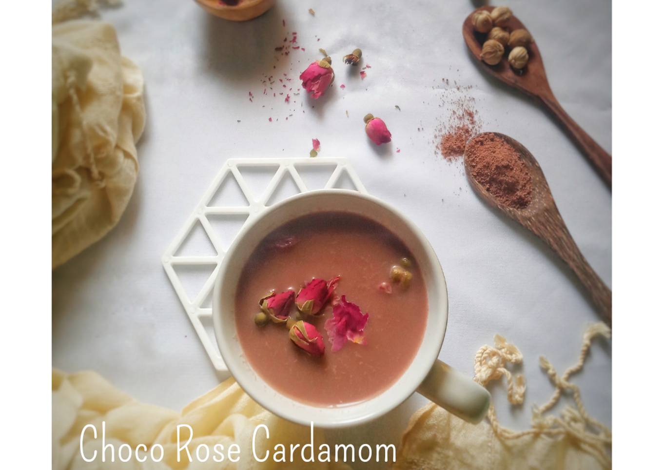 Bagaimana Membuat Choco Rose Cardamom Moon Milk yang Sempurna