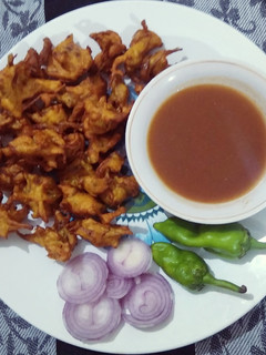ઓનીયન પકોડા (Onion Pakoda Recipe In Gujarati) રેસીપી મુખ્ય ફોટો
