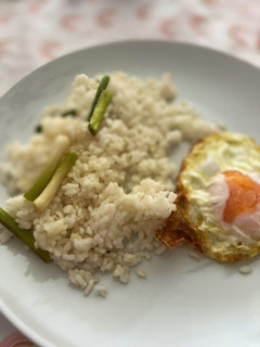 Una foto de Arroz blanco con ajos tiernos - Receta de batch cooking