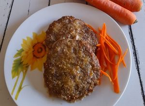 Foto di Hamburger di carne macinata e carote