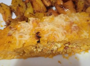 Una foto de Pastel de calabaza relleno con choclo ricota y queso