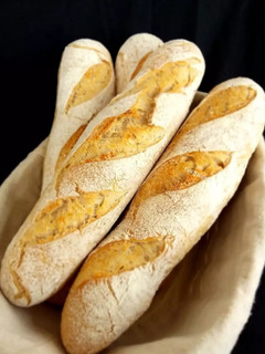 Una foto de Pan baguette con masa madre