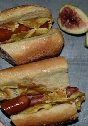 Φωτογραφία της συνταγής Σάντουιτς με ομελέτα λουκάνικα και σύκο