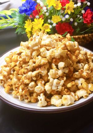 Hình của món Popcorn..bắp rang bơ vị caramel,món ăn vặt của trẻ nhỏ.
