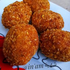 A picture of Crispy yam balls.
