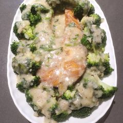 A picture of Salmon in Sauce.